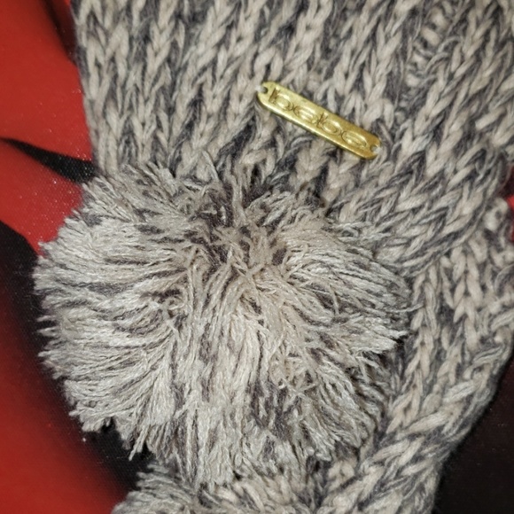 bebe Scraf - Picture 2 of 5